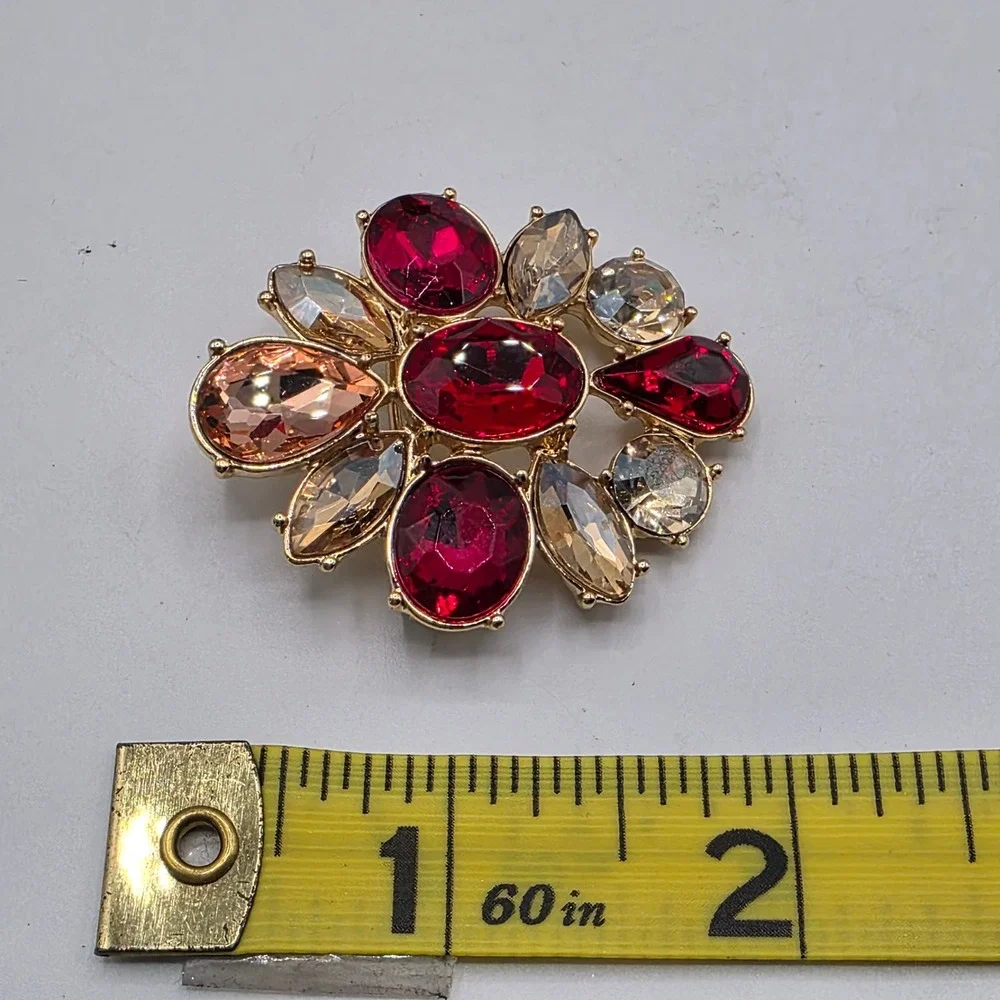 Unbranded intricate gold